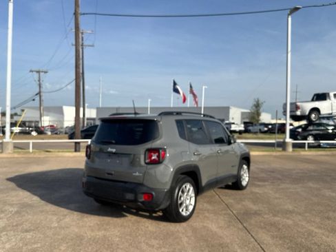 Used 2020 Jeep Renegade Latitude FWD image 22