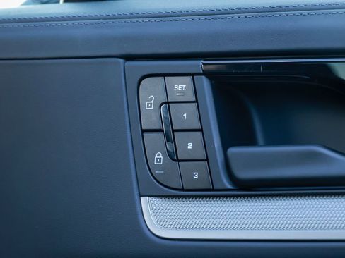 Certified 2025 Porsche Cayenne E-Hybrid Coupe image 58