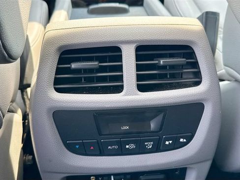Used 2016 Honda Pilot Touring image 33