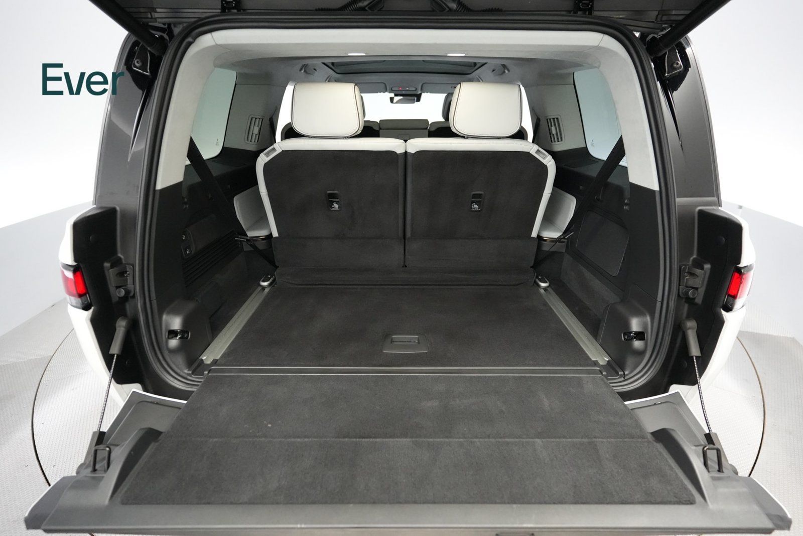 Used 2025 Rivian R1S Premium Dual AWD/4WD image 8