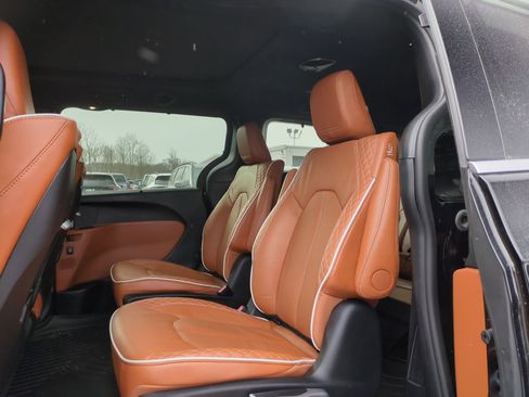 Used 2024 Chrysler Pacifica Pinnacle image 15