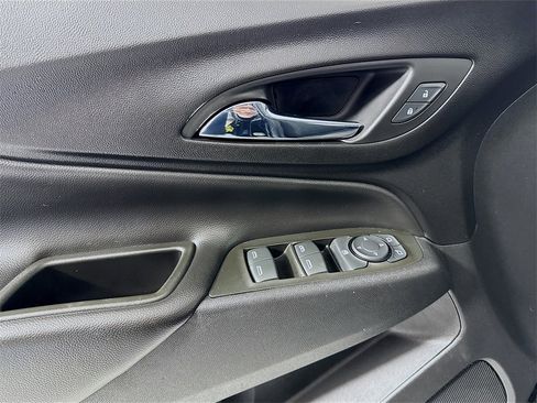 Used 2022 Chevrolet Equinox LT image 16