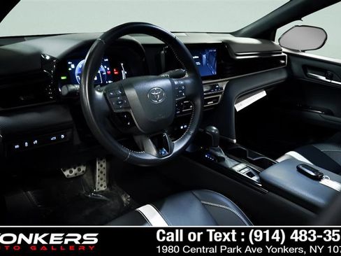 Used 2025 Toyota Camry SE image 37