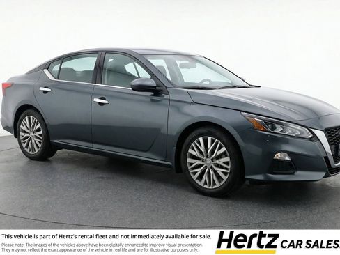 Used 2025 Nissan Altima 2.5 SV image 1