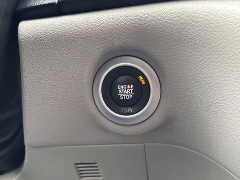 Used 2018 Chrysler Pacifica Touring-L image 24