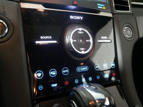 Used 2017 Ford Taurus Limited AWD/4WD image 23