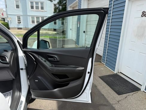 Used 2019 Chevrolet Trax Premier AWD/4WD image 38