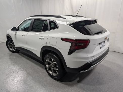 New 2026 Chevrolet Trax LT w/ LT Convenience Package FWD image 6