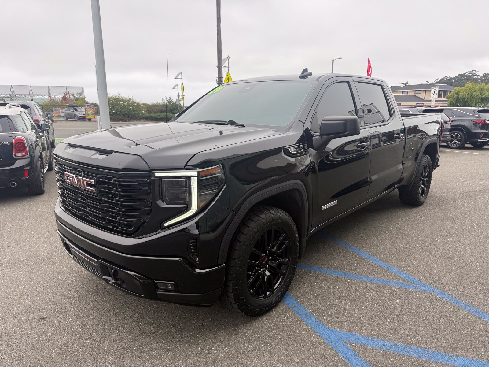 Used 2024 GMC Sierra 1500 Elevation AWD/4WD image 4