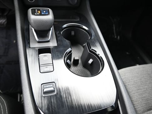 Used 2022 Nissan Rogue SV image 17