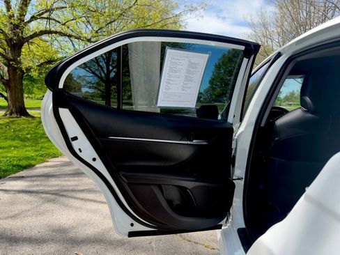 Used 2021 Toyota Camry SE FWD image 20