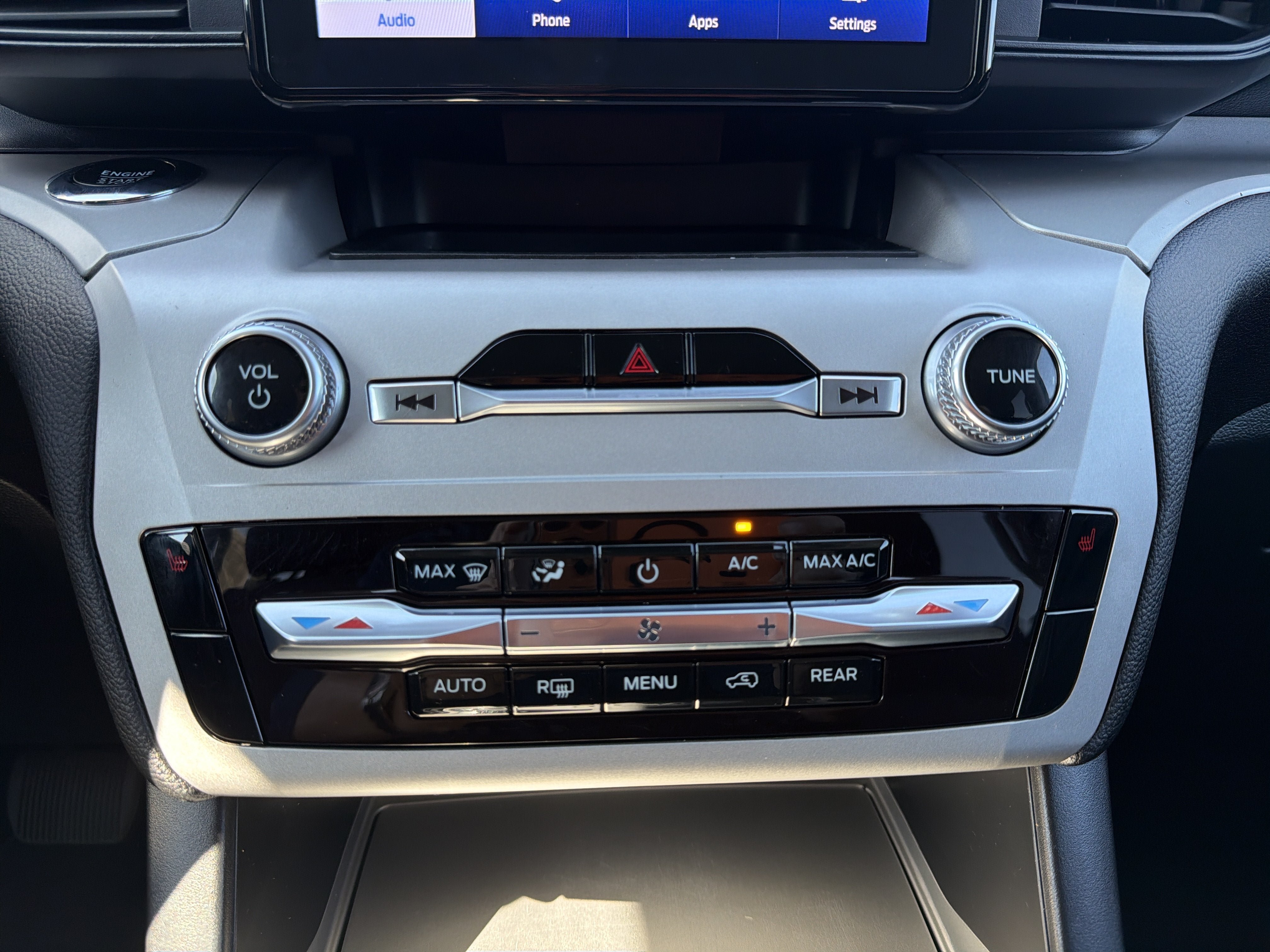 Used 2023 Ford Explorer XLT AWD/4WD image 21