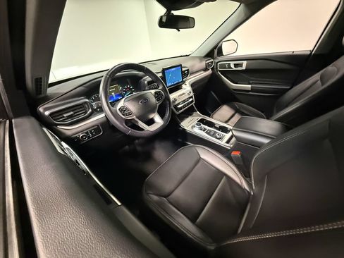 Used 2023 Ford Explorer XLT w/ Equipment Group 202A AWD/4WD image 60
