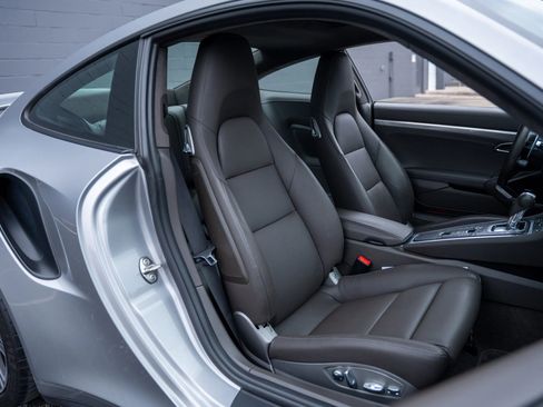 Used 2017 Porsche 911 4 Coupe image 11