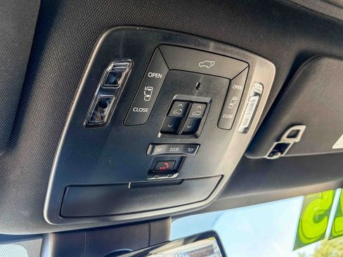 Used 2025 Toyota Sienna Limited AWD/4WD image 34