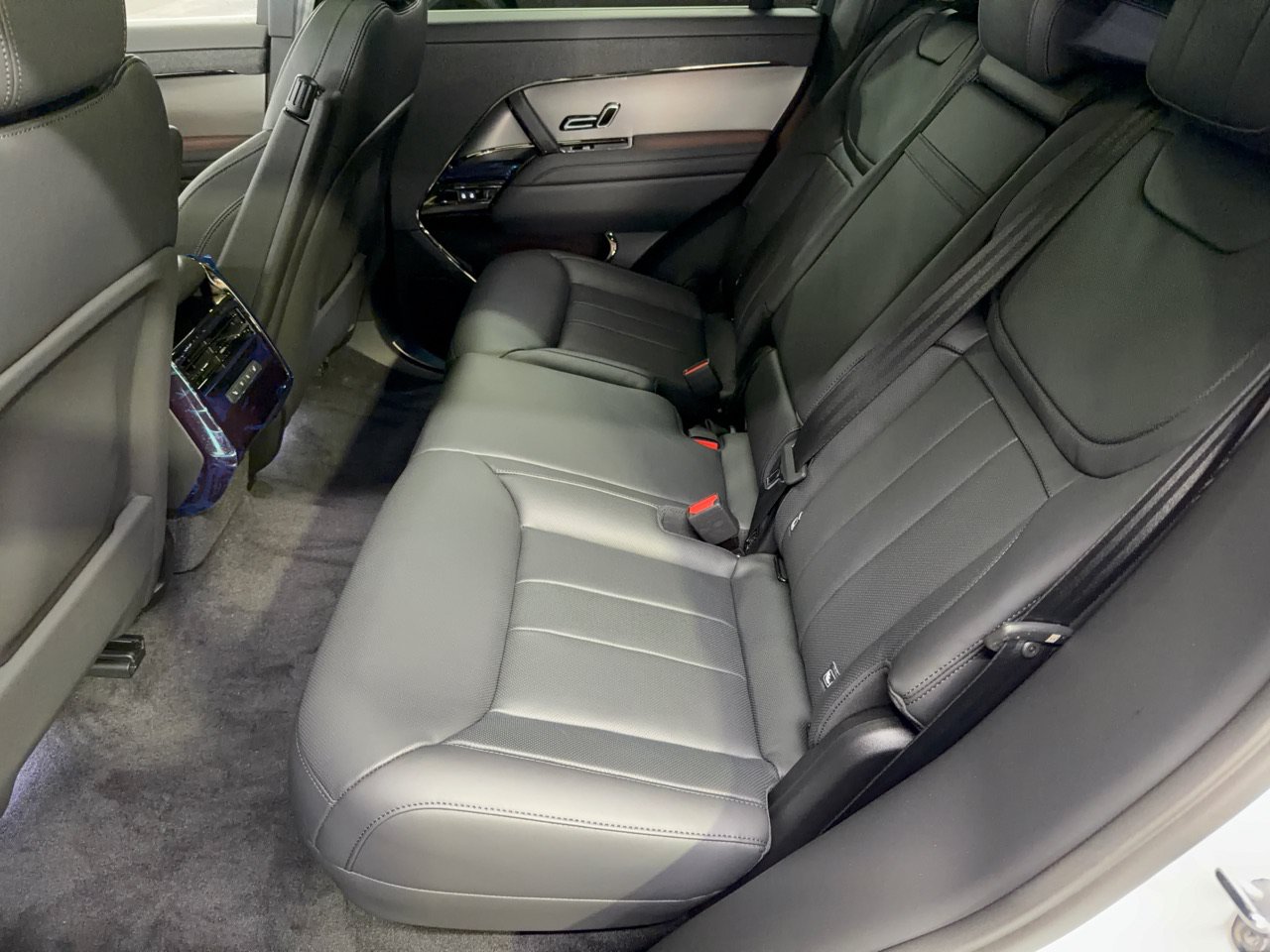 New 2026 Land Rover Range Rover Sport SE AWD/4WD image 25