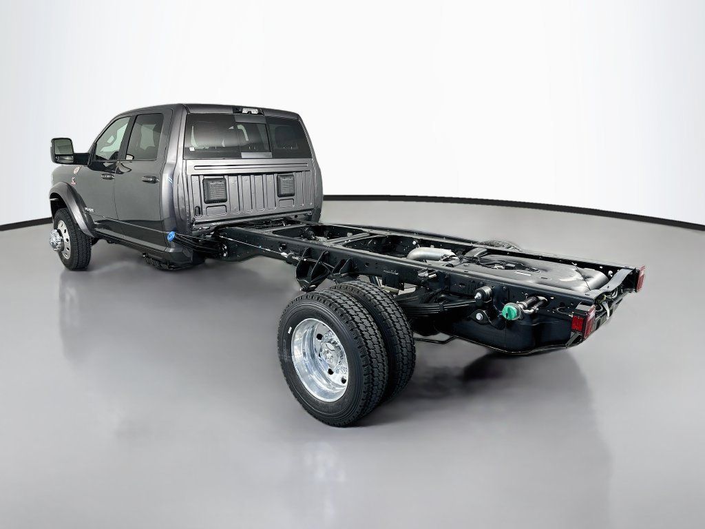 New 2026 RAM 4500 4x4 Crew Cab DRW w/ Laramie Trim Package image 5