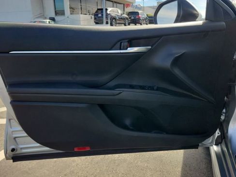 Used 2021 Toyota Camry SE image 18
