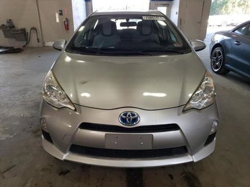 Used 2014 Toyota Prius C One image 5