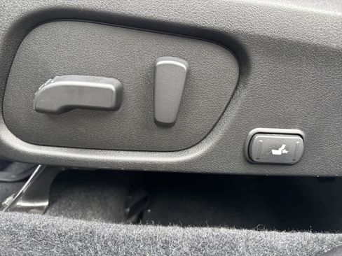 Used 2017 Subaru Forester 2.5i Premium w/ All-Weather Package image 12