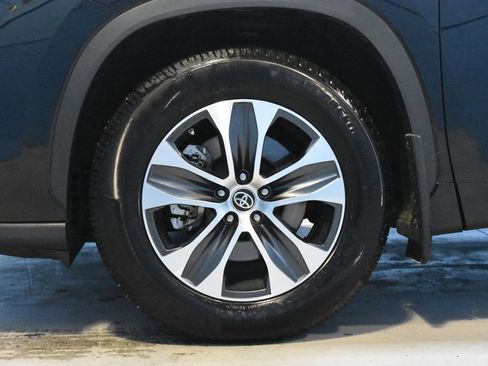 Used 2022 Toyota Highlander XLE AWD/4WD image 27