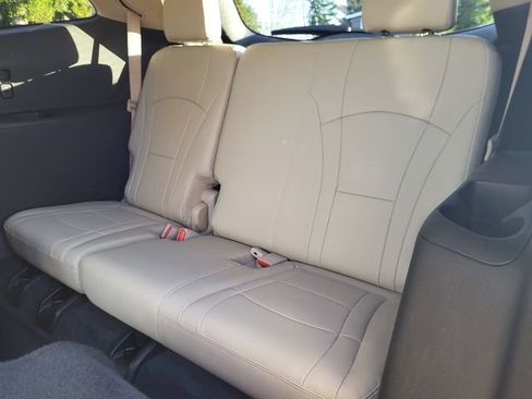 Used 2019 Buick Enclave Essence image 16