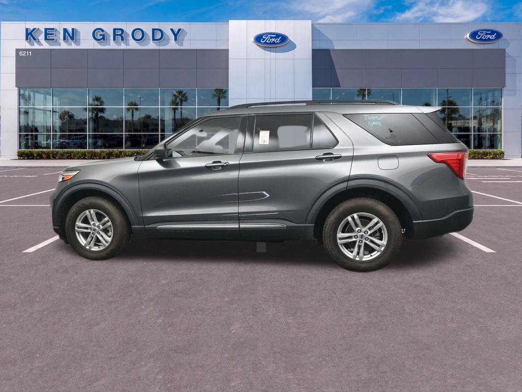 Used 2023 Ford Explorer XLT w/ Equipment Group 202A AWD/4WD image 3