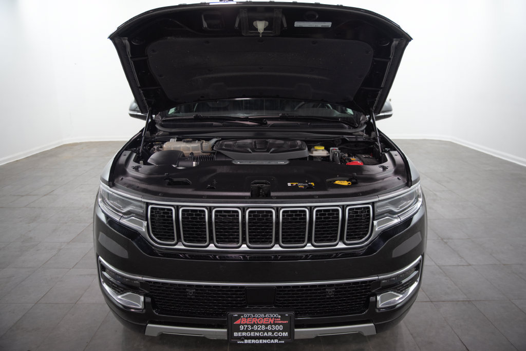 Used 2025 Jeep Wagoneer Series II w/ 8-Passenger Seating Package AWD/4WD image 3