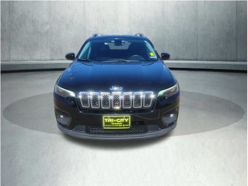 Used 2019 Jeep Cherokee Latitude Plus w/ Cold Weather Group AWD/4WD image 10