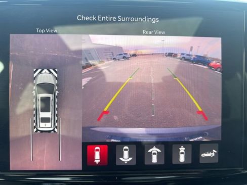 Used 2024 Chrysler Pacifica Limited image 29