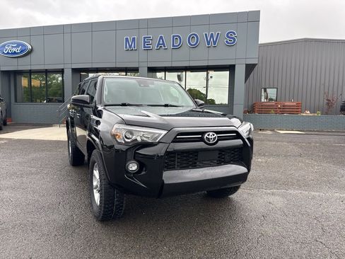 Used 2022 Toyota 4Runner SR5 AWD/4WD image 5