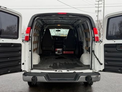 Used 2019 GMC Savana 2500 w/ Driver Convenience Package image 7