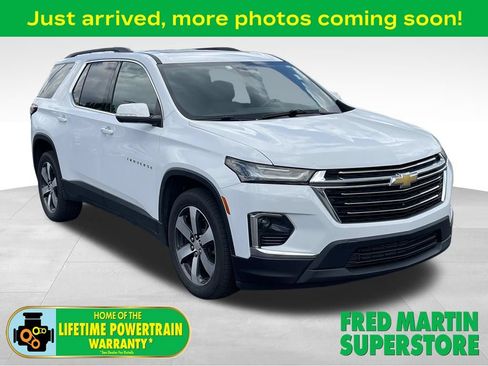 Used 2023 Chevrolet Traverse LT w/ LT Premium Package AWD/4WD image 1