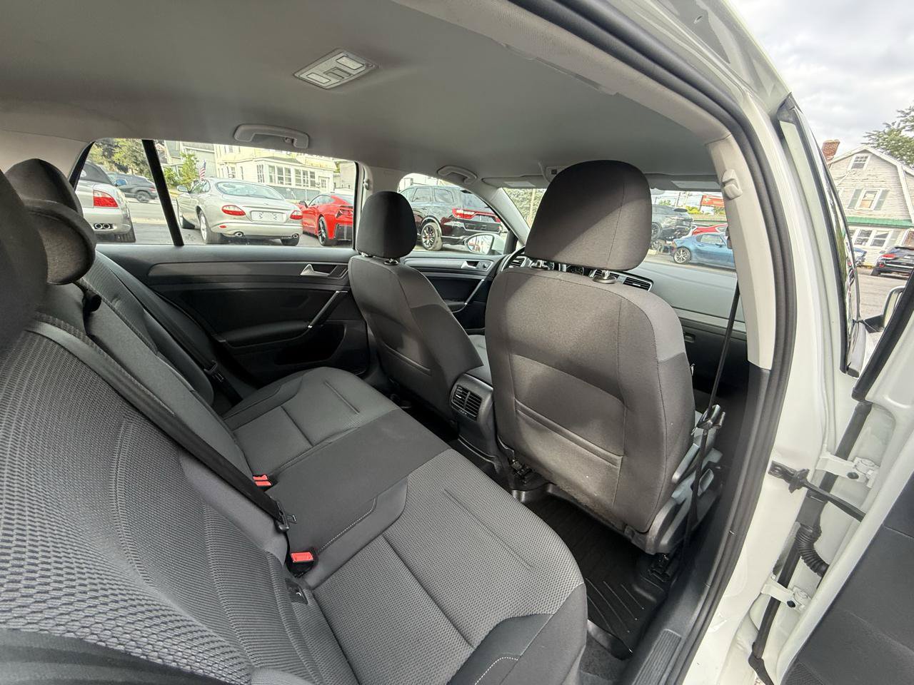 Used 2019 Volkswagen e-Golf SE w/ Driver Assistance Package FWD image 11