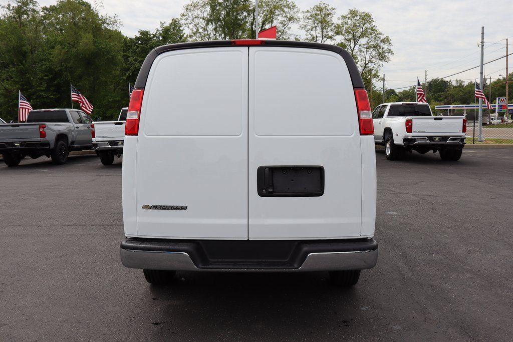 New 2025 Chevrolet Express 3500 w/ Chrome Appearance Package RWD image 24