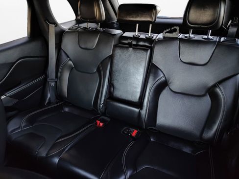 Used 2021 Jeep Cherokee Latitude Lux 80th Anniv w/ Quick Order Package 26U 80TH image 21