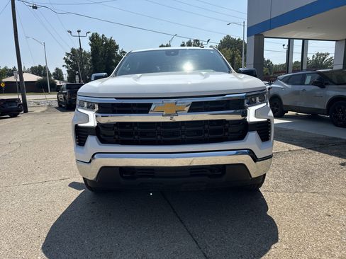 Used 2022 Chevrolet Silverado 1500 LT AWD/4WD image 2