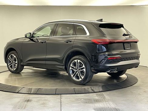 Certified 2025 Audi Q5 Premium w/ Convenience Package image 3