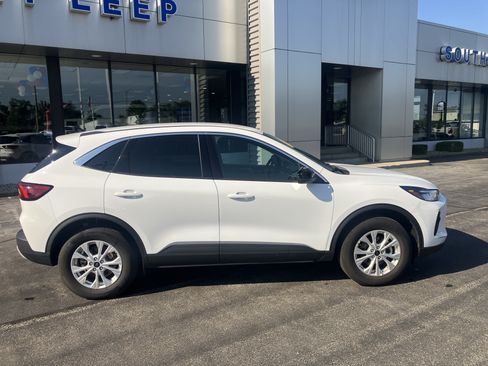 Used 2023 Ford Escape Active AWD/4WD image 8