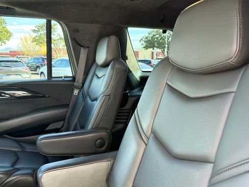 Used 2018 Cadillac Escalade Platinum image 25