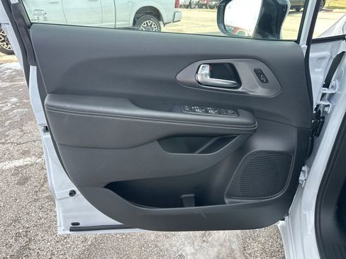 New 2026 Chrysler Pacifica Select image 63