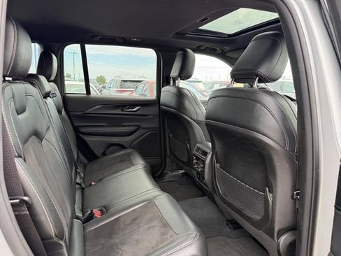 Used 2023 Jeep Grand Cherokee Laredo AWD/4WD image 16