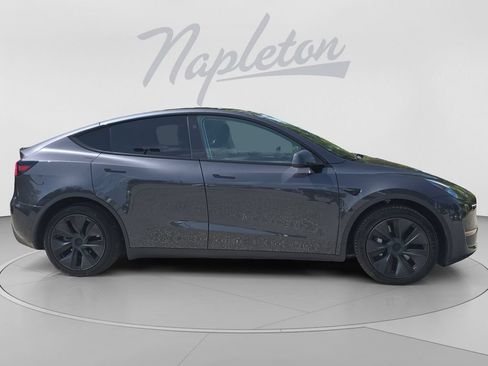 Used 2024 Tesla Model Y Long Range AWD/4WD image 9