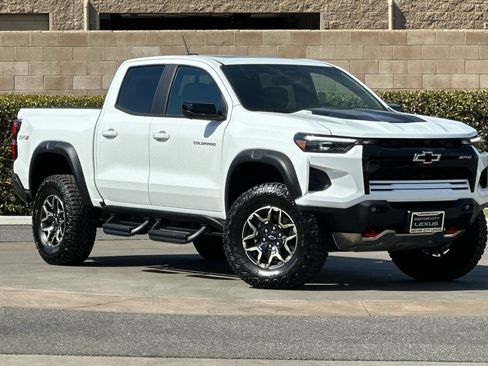 Used 2026 Chevrolet Colorado ZR2 w/ Technology Package AWD/4WD image 2