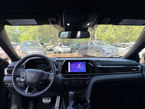 Used 2025 Toyota Camry SE FWD image 33