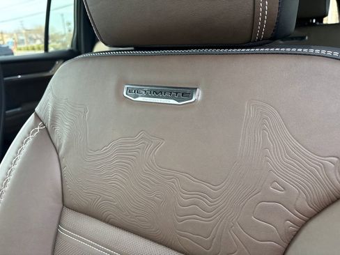 New 2026 GMC Acadia Denali Ultimate w/ LPO, Floor Liner Package AWD/4WD image 16