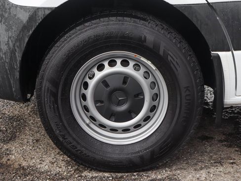 Used 2021 Mercedes-Benz Sprinter 2500 image 37