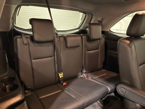 Used 2018 Toyota Highlander XLE image 36