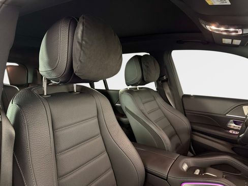 Used 2025 Mercedes-Benz GLS 580 4MATIC image 25