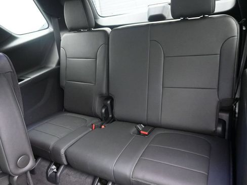 Used 2023 Chevrolet Traverse Premier FWD image 15